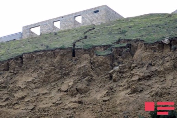 Sürüşmələr aktivləşib, yeni sürüşmə-uqçun sahələri yaranıb - SİYAHI