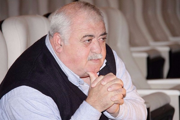 Tanınmış rejissor reanimasiyaya yerləşdirildi –  FOTO