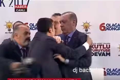 Ərdoğan təhlükəli anlar yaşadı: Cangüdənlər cəld... -  Video