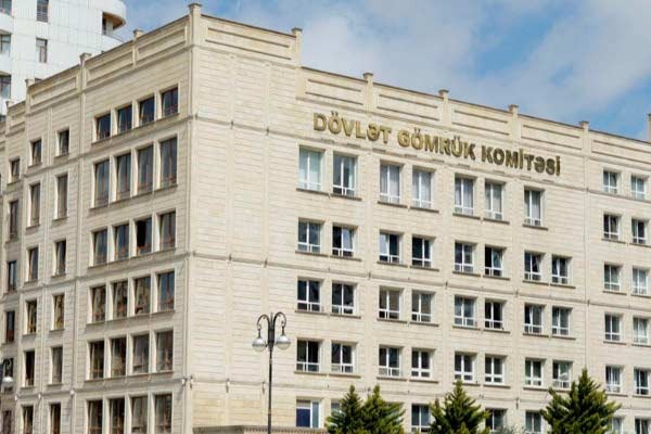 Maşından 920 qutu pirotexniki vasitə çıxdı
