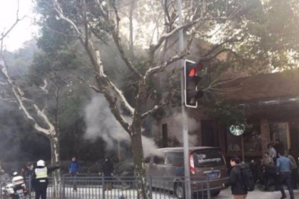 Şanxayda mikroavtobus piyadaların üstünə sürülüb, 18 nəfər xəsarət alıb