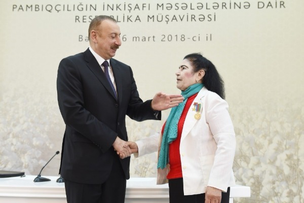 İlham Əliyev fermerlərə orden təqdim etdi - FOTOLAR