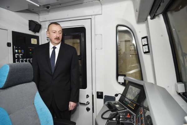 Prezident metroda - Yeni qatarlarla tanış oldu (FOTOLAR)