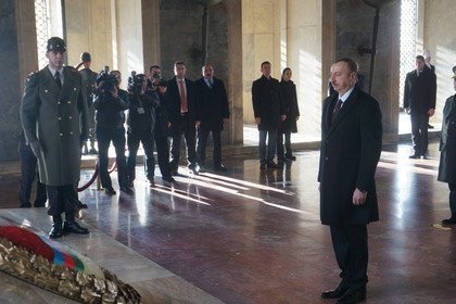Əliyev Anıtqəbiri ziyarət etdi