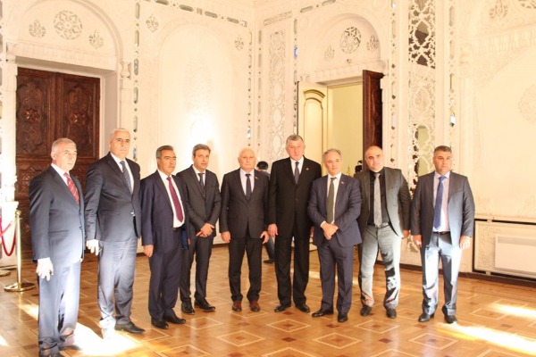 Azərbaycan mətbuatının nümayəndələri Tbilisidə Cümhuriyyətin elan edildiyi tarixi binada olublar