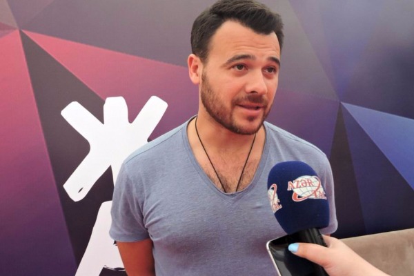 Emin Ağalarov: “Yaradıcılığıma verdiyi yüksək qiymətə görə Azərbaycan Prezidentinə minnətdarlığımı bildirirəm” Azərbaycanın Xalq Artisti, “Jara” Beynəlxalq Musiqi Festivalının təşkilatçılarından biri, tanınmış bəstəkar və müğənni Emin Ağalarov AZƏRTAC-a məxsusi müsahibə verib. Müsahibəni "Carci.TV" təqdim edir.