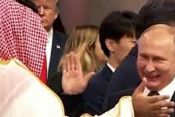 Putin şahzadə ilə ona görə səmimi görüşdü ki... -  Kremldən AÇIQLAMA - VİDEO