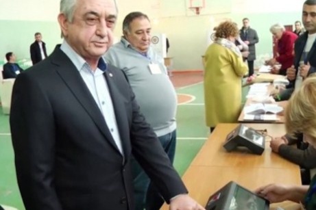 Biometrik aparat yenə Sarkisyanı tanımadı - VİDEO