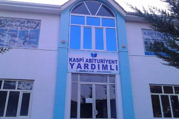 Yardımlı ağsaqqallarından Sabir Rüstəmxanlıya       SƏRT REAKSİYA