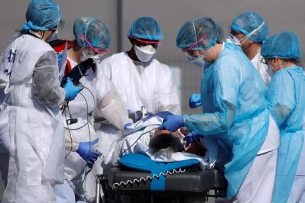 Tanınmış həkimdən koronavirusu evdə müalicə edənlərə tövsiyələr:       Çoxlu qarpız yeyin, doğramac için…
