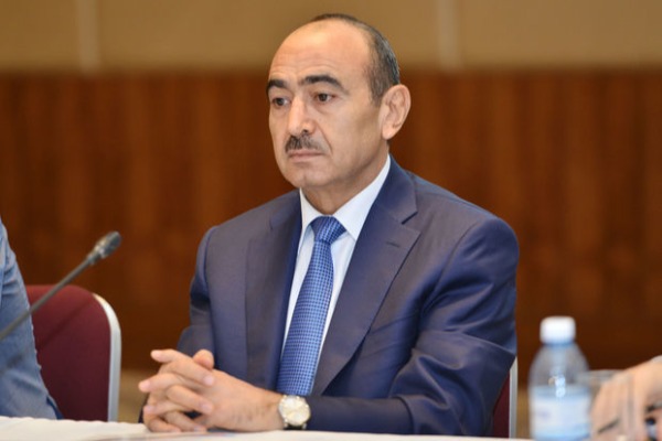 Türkiyə mətbuatı Əli Həsənovla FETÖ əlaqələrindən yazdı