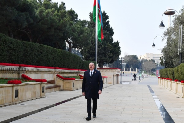 Prezident İlham Əliyev 20 Yanvar faciəsinin 33-cü ildönümü ilə əlaqədar Şəhidlər xiyabanını ziyarət edib