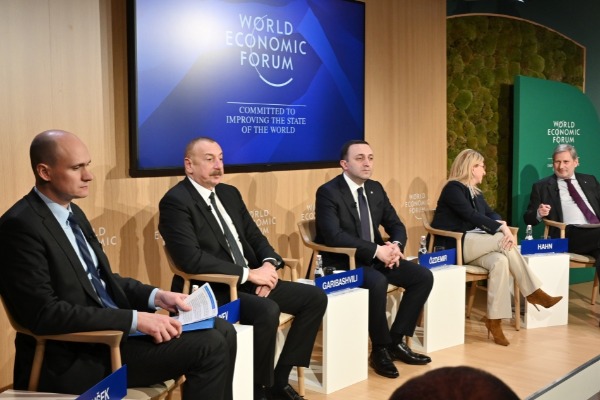 Prezident İlham Əliyev Dünya İqtisadi Forumu çərçivəsində keçirilən panel iclasında iştirak edib