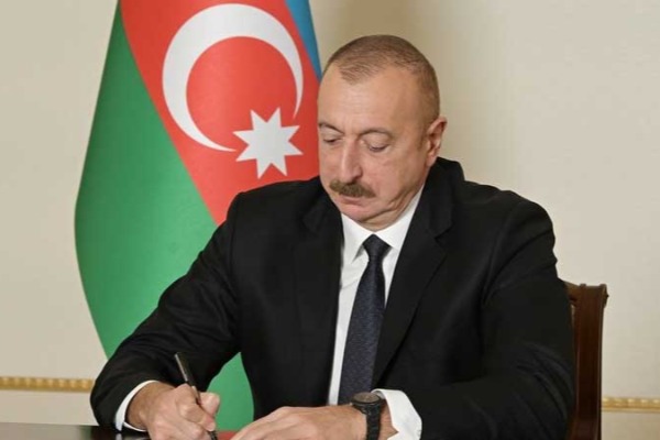 Prezident müəllimlərin maaşını artırdı                                   (SƏRƏNCAM)