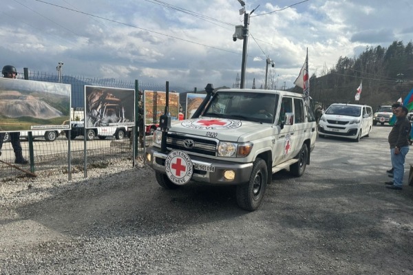 Aksiya ərazisindən keçərək Laçın istiqamətinə gedən BQXK-ya məxsus avtomobillər geri qayıdıb