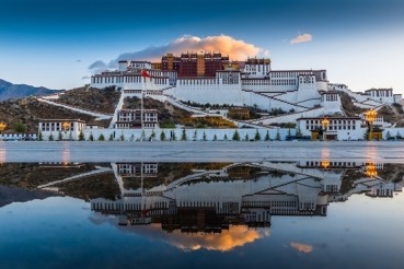 Dünyada ən yüksəkdə yerləşən tarixi saray -                                         Tibet, Potala sarayı