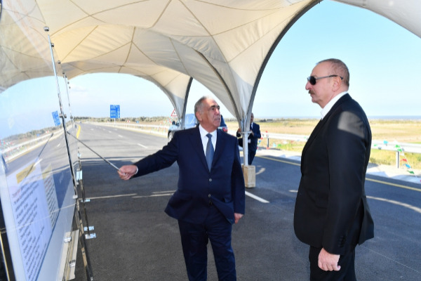 Azərbaycan Prezidenti İlham Əliyev Bakı-Quba-Rusiya Federasiyası ilə dövlət sərhədi ödənişli yeni avtomobil yolunun açılışında iştirak edib